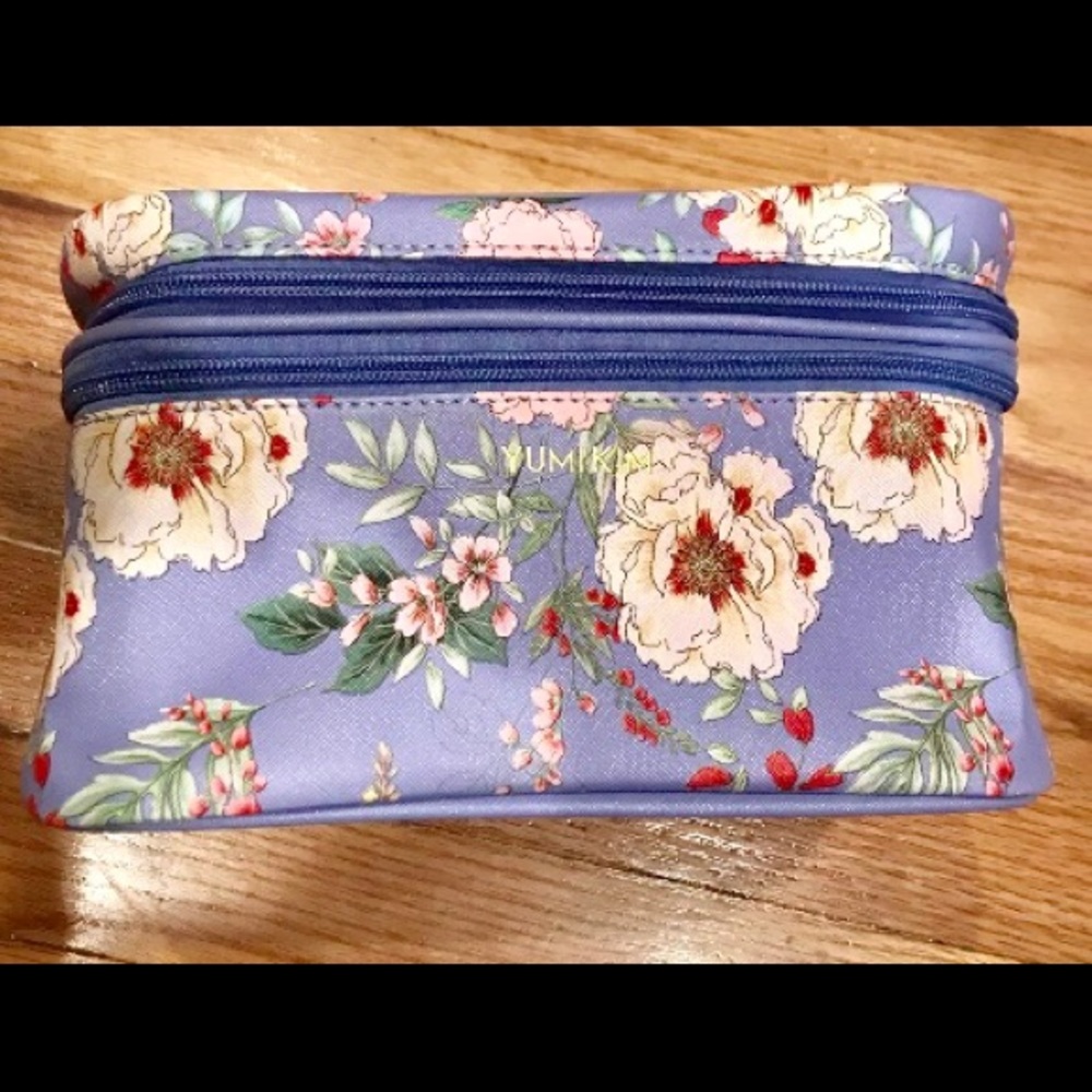 YUMI KIM COSMETIC TRAIN CASE PERI BLUE FLORAL PRIN